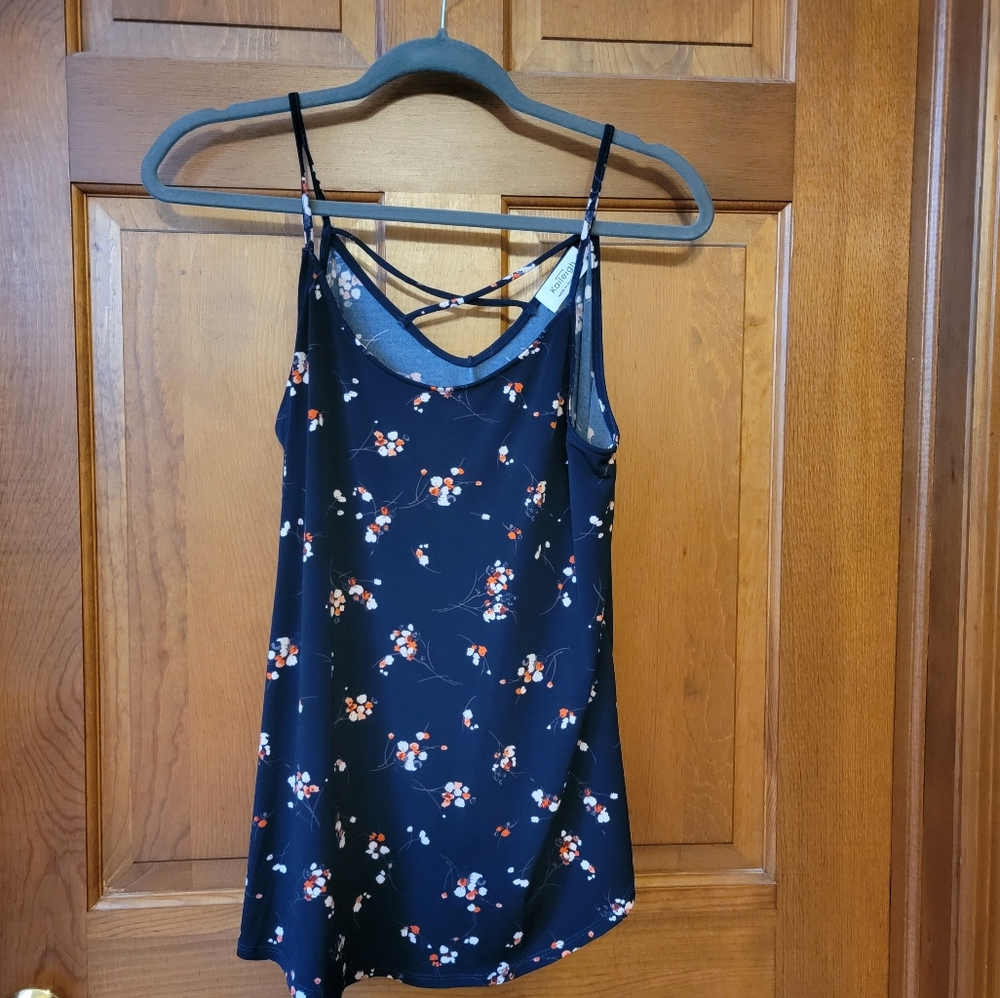 Felda floral tank with lattice detail
